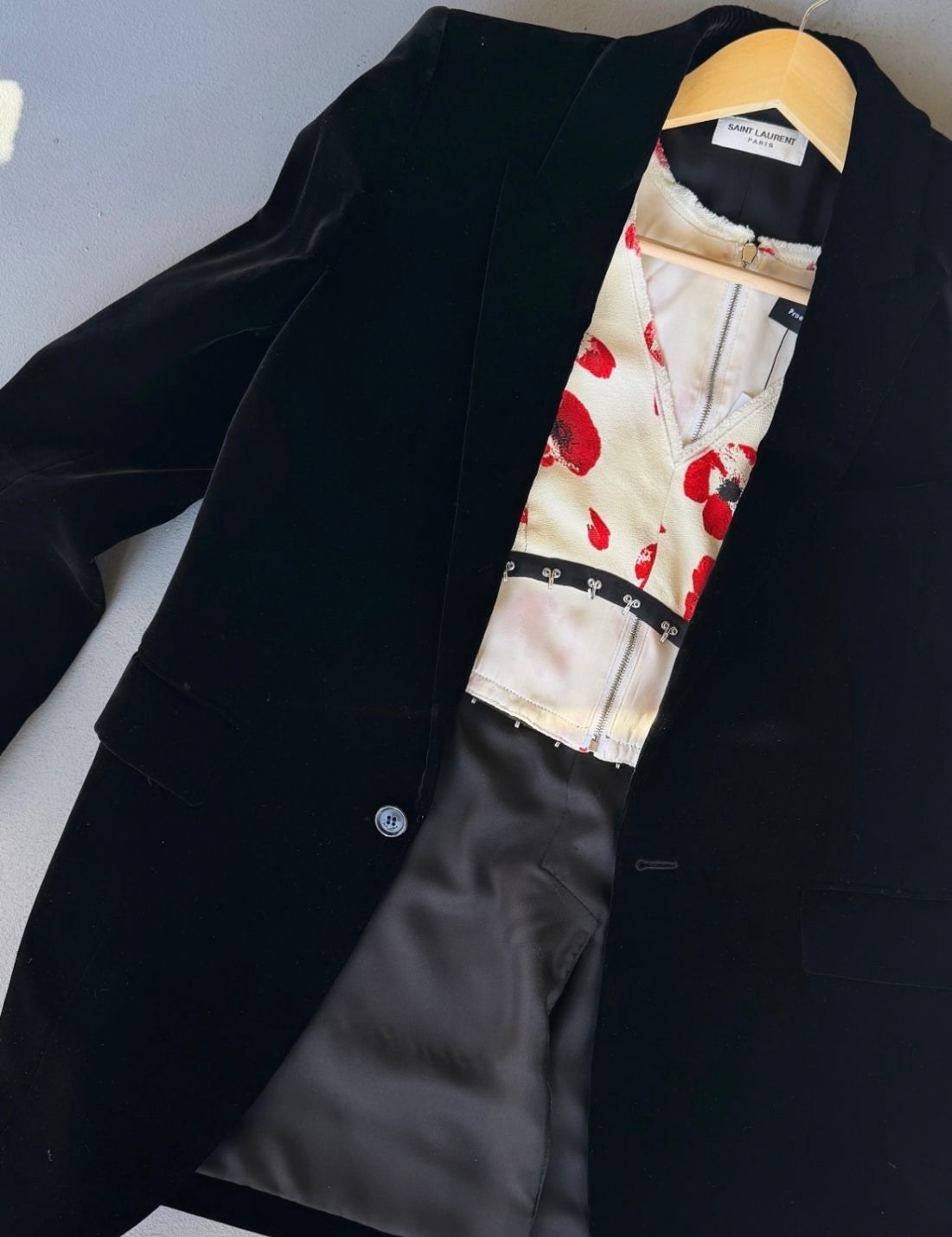 Black Saint Laurent Velvet Blazer, 40 –